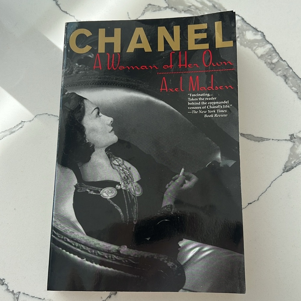 CHANEL BOOK